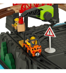 Set pista de curse din 55 de piese, trenulet cu sina, masini de constructii si accesorii