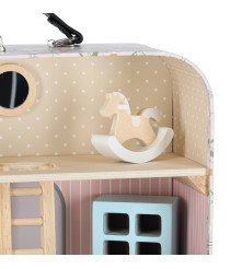 Casa de papusi in valiza cu mobilier din lemn